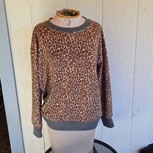 Splendid leopard print soft sweatshirt